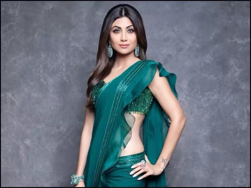 Actress shilpa shetty went out road without wearing pants fans says forget to wearing salwar see photos