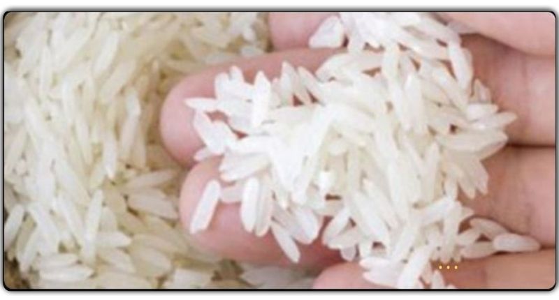 बाजार में बेच रहे हैं प्लास्टिक के चावल , नकली चावल की पहचान करने का ये है आसान तरीका …..