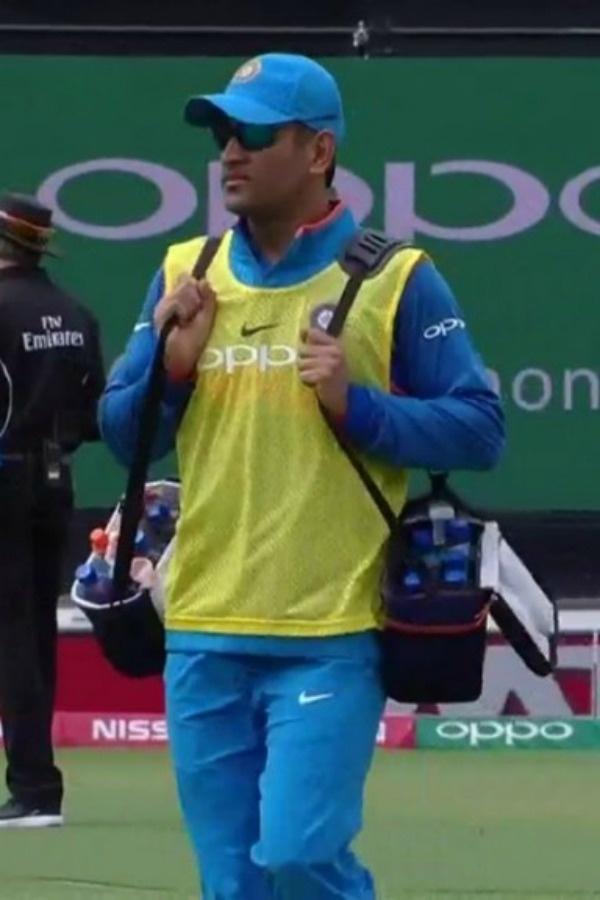 MS Dhoni Seen In An All New Avatar As He Carries Drinks During India&#39;s Warm Up Match Vs Bangladesh
