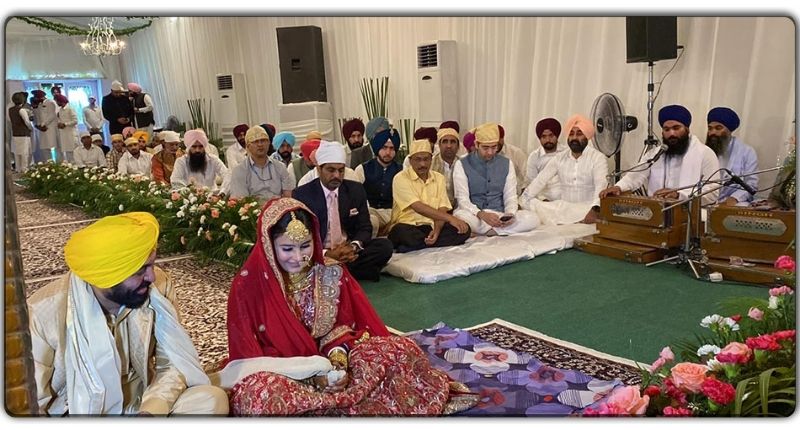 16 साल छोटी गुरप्रीत बनीं मुख्यमंत्री की दुल्हन, देखें CM भगवंत मान की शादी की तस्वीरें